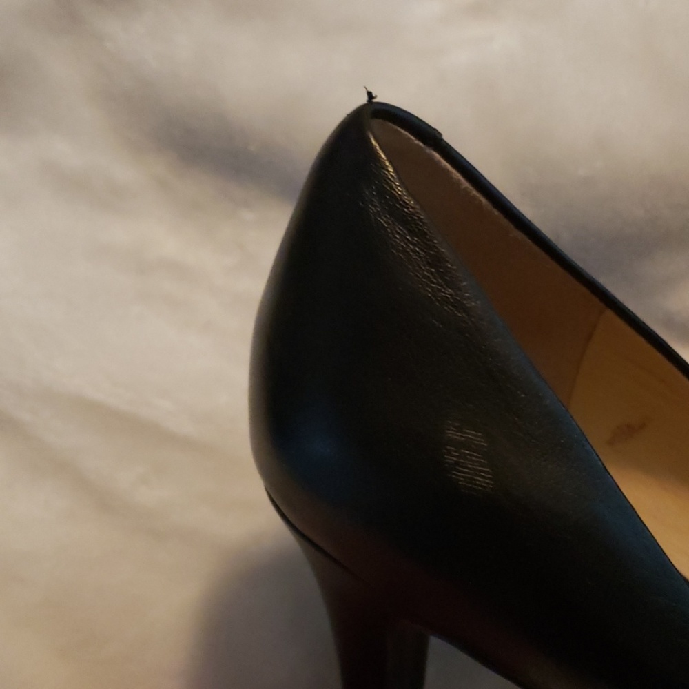 Heels - Picture 3 of 3